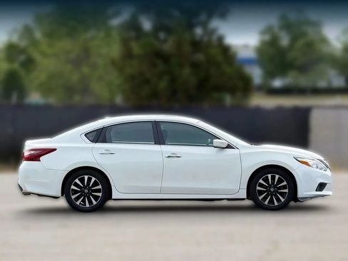 Used 2018 Nissan Altima 2.5 SV FWD image 7