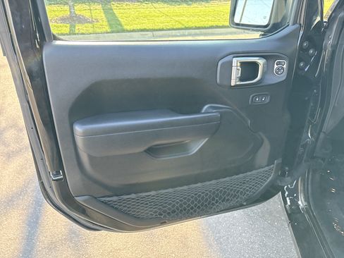Used 2023 Jeep Wrangler Sport AWD/4WD image 14