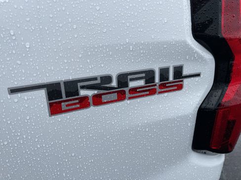 Certified 2024 Chevrolet Colorado Trail Boss w/ Advanced Trailering Package AWD/4WD image 31