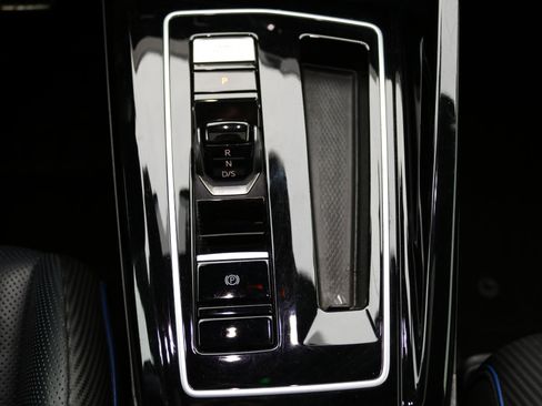 Used 2024 Volkswagen Golf R image 23