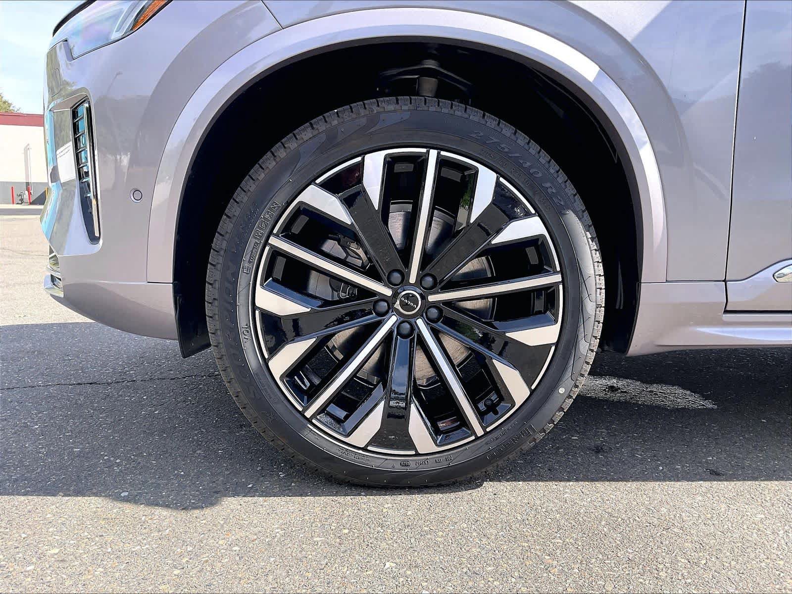 New 2026 Volvo XC90 B5 Plus w/ Protection Package AWD/4WD image 14