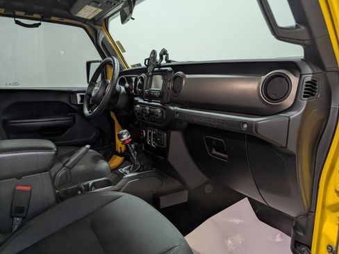 Used 2019 Jeep Wrangler Sport AWD/4WD image 16