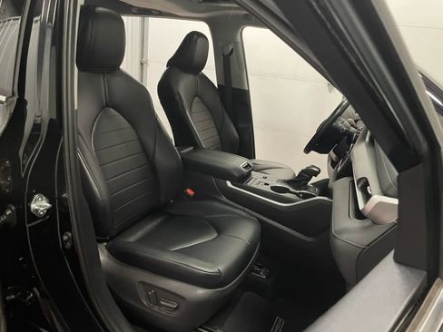 Used 2021 Toyota Highlander XLE FWD image 49