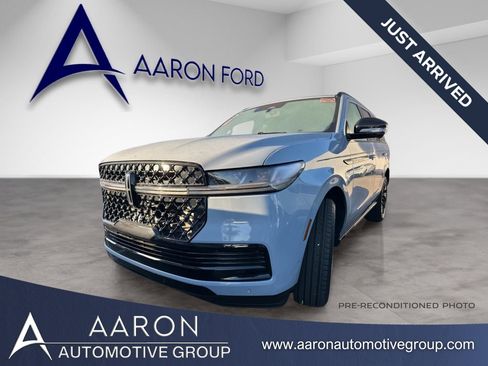 Used 2025 Lincoln Navigator Reserve w/ Jet Appearance Package image 1