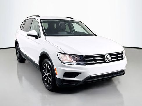 Used 2021 Volkswagen Tiguan SE image 2