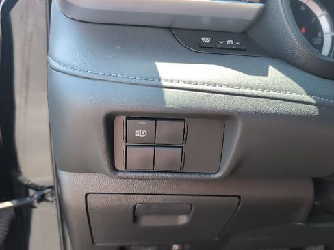 Used 2020 Toyota Highlander L FWD image 20