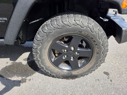 Used 2017 Jeep Wrangler Unlimited Sport image 27