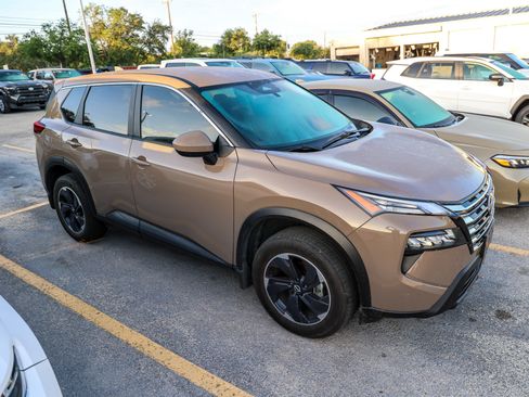 Used 2025 Nissan Rogue SV FWD image 7
