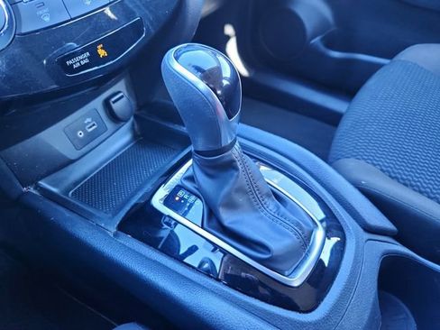 Used 2021 Nissan Rogue Sport S image 29