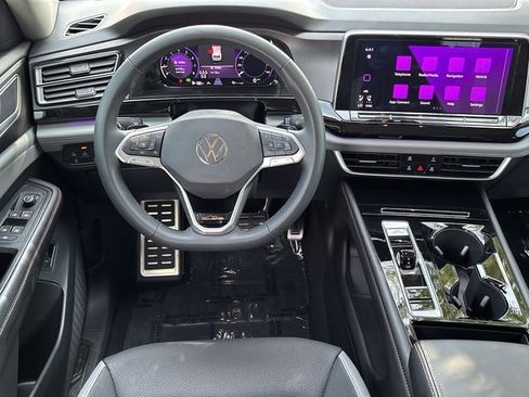 Used 2024 Volkswagen Atlas Peak Edition SE AWD/4WD image 13
