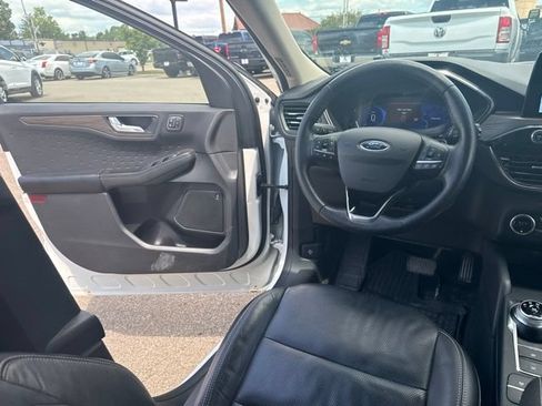 Used 2020 Ford Escape Titanium w/ Titanium Premium Package 2.0 AWD/4WD image 18