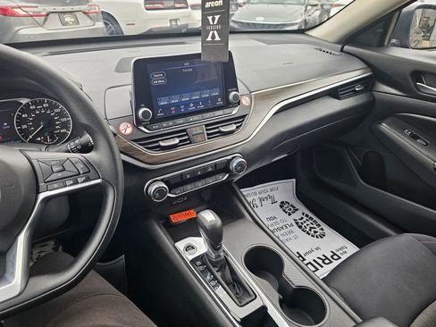 Used 2025 Nissan Altima 2.5 SV FWD image 23