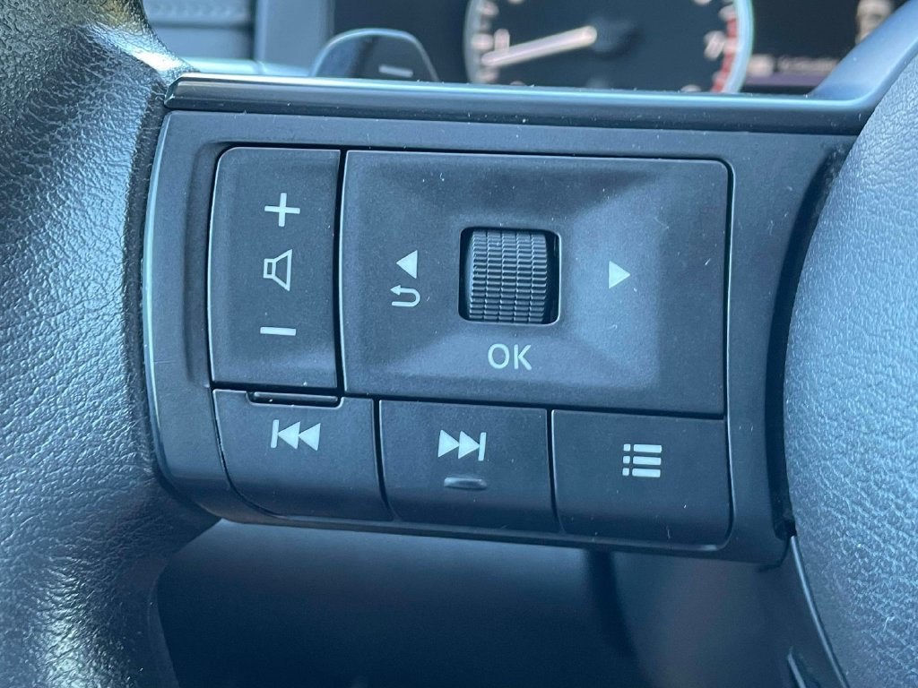 Used 2024 Nissan Pathfinder S AWD/4WD image 30