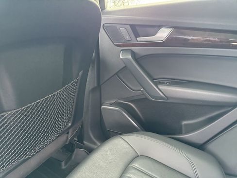 Used 2020 Audi Q5 2.0T Premium w/ Convenience Package image 17