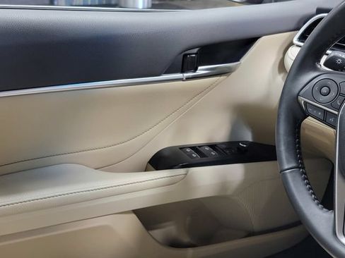 Used 2018 Toyota Camry XLE FWD image 23