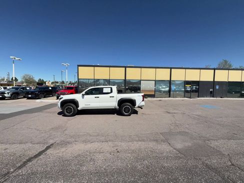 Used 2025 Toyota Tacoma TRD Off-Road AWD/4WD image 15