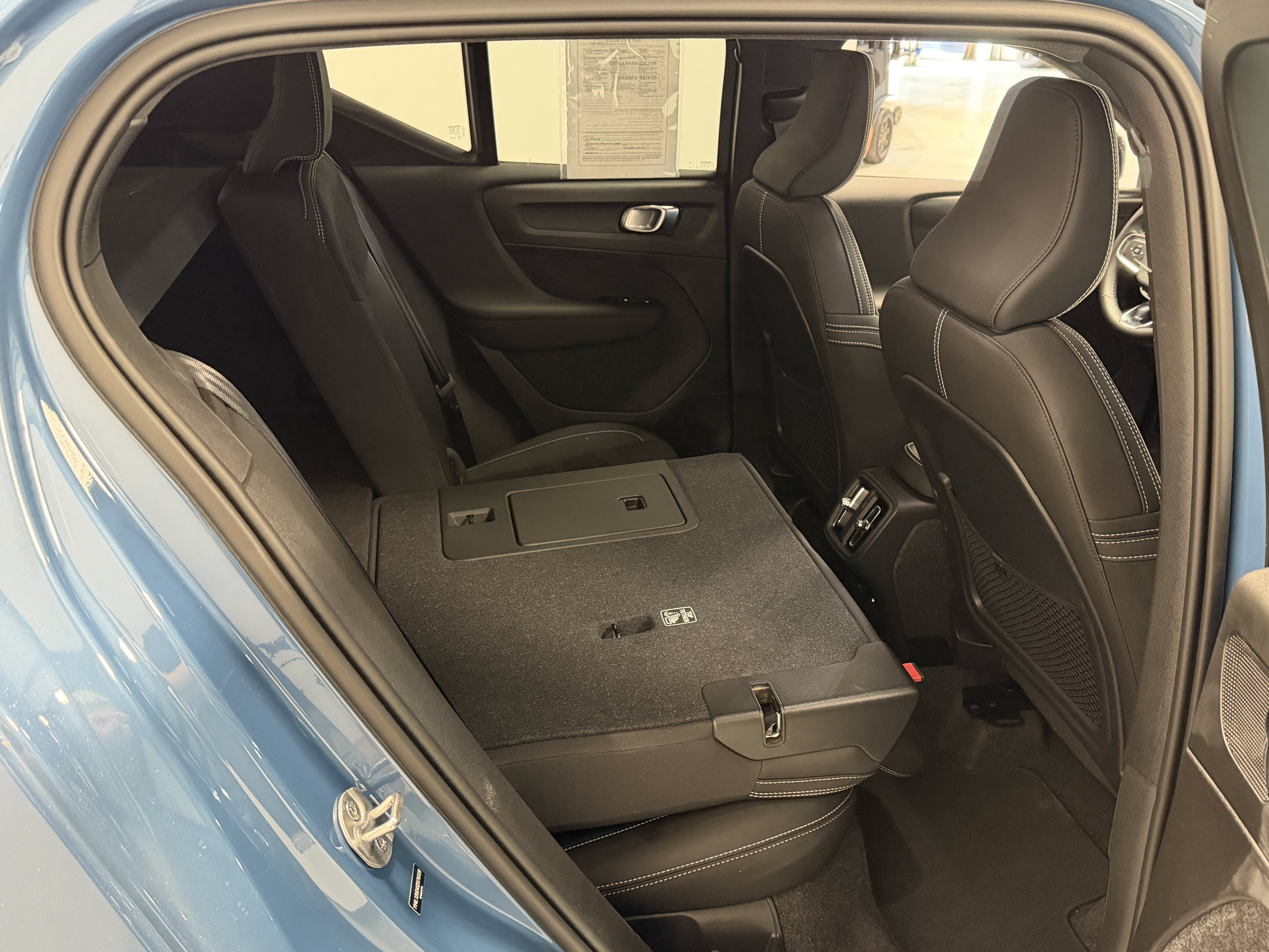 Used 2025 Volvo XC40 B5 Plus AWD/4WD image 22