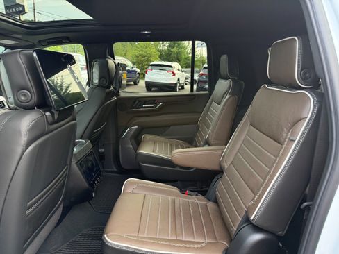 New 2026 GMC Yukon XL Denali Ultimate AWD/4WD image 17