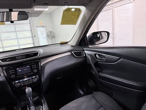 Used 2016 Nissan Rogue SV FWD image 26