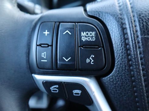 Used 2014 Toyota Highlander XLE image 32