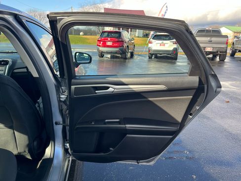 Used 2020 Ford Fusion SE image 21