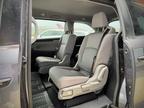 Used 2018 Honda Odyssey LX image 13