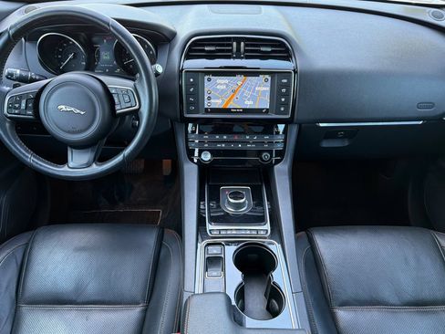 Used 2017 Jaguar F-PACE Prestige AWD/4WD image 13