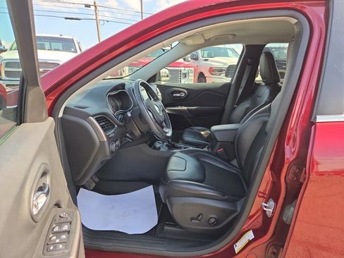 Used 2019 Jeep Cherokee Latitude Plus w/ Cold Weather Group image 9