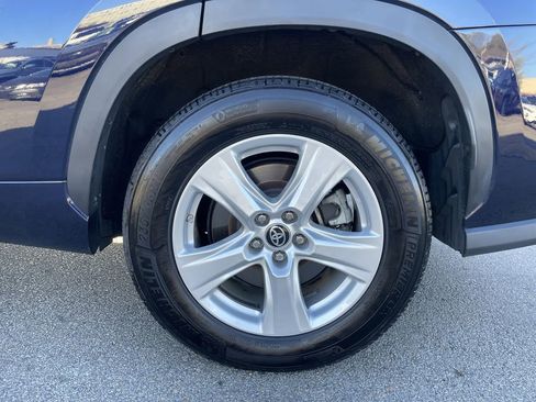 Used 2023 Toyota Highlander LE FWD image 10