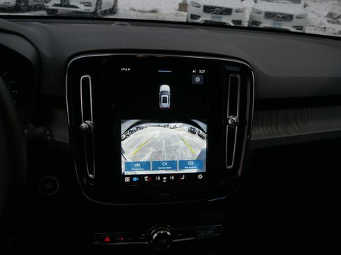 Used 2025 Volvo XC40 B5 Core image 22