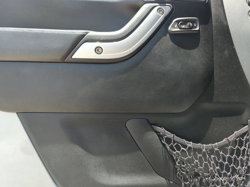 Used 2016 Jeep Wrangler Rubicon AWD/4WD image 30