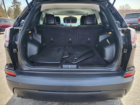 Used 2019 Jeep Cherokee Latitude Plus w/ Cold Weather Group AWD/4WD image 20