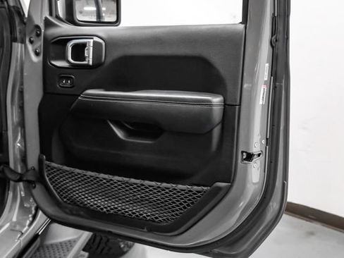 Used 2021 Jeep Wrangler Unlimited Sahara AWD/4WD image 38