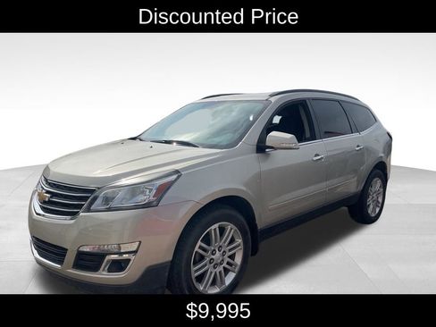Used 2015 Chevrolet Traverse LT w/ Style and Technology Package image 3
