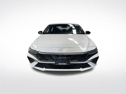 New 2025 Hyundai Elantra SEL image 10