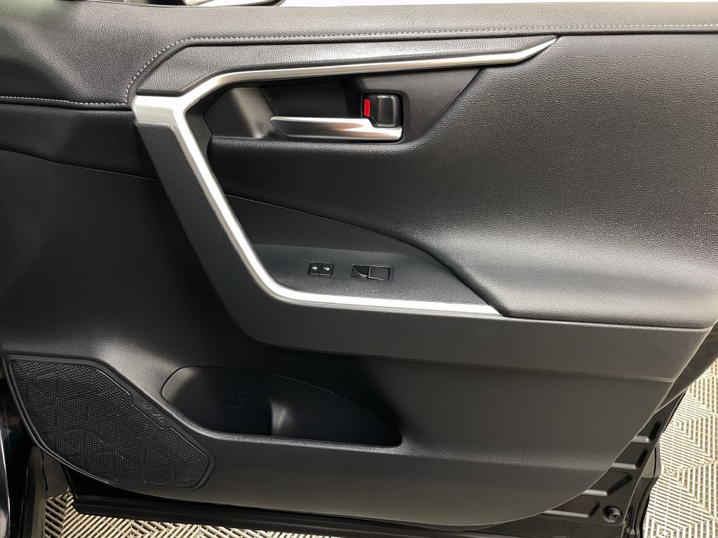 Used 2019 Toyota RAV4 Limited w/ Carpet Mat Package AWD/4WD image 38