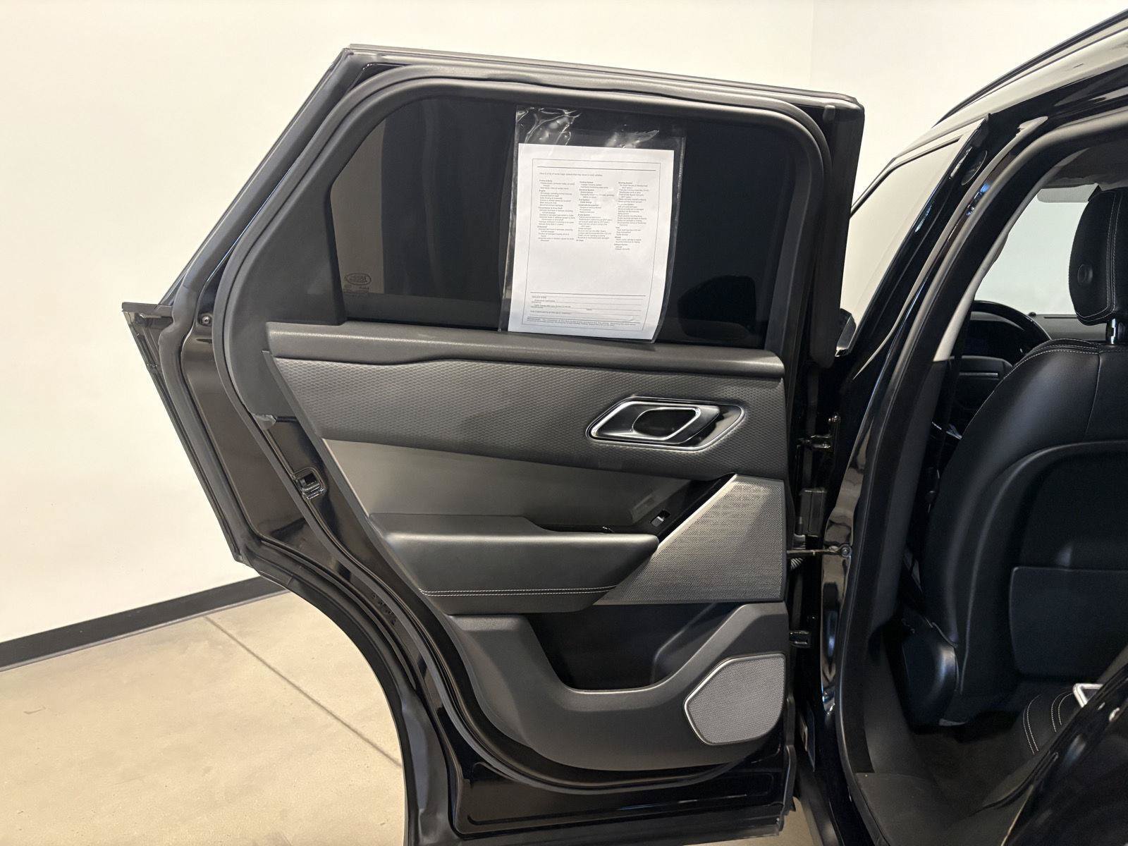 Used 2018 Land Rover Range Rover Velar S AWD/4WD image 31