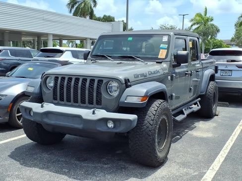 Used 2020 Jeep Gladiator Sport w/ Trailer Tow Package AWD/4WD image 3