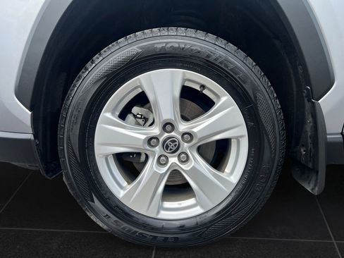 Used 2021 Toyota RAV4 XLE w/ Convenience Package image 9