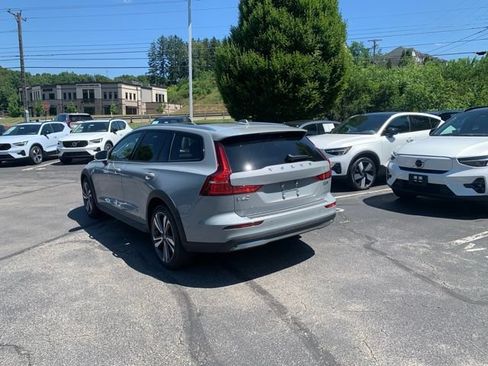 Used 2024 Volvo V60 B5 Cross Country Plus w/ Climate Package AWD/4WD image 9