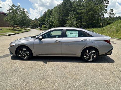 New 2025 Hyundai Elantra Limited image 2