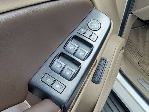 Used 2020 Chevrolet Suburban LT w/ Luxury Package RWD image 22