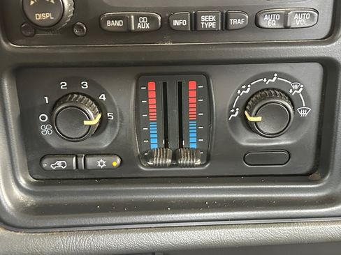 Used 2004 GMC Sierra 2500 2WD Crew Cab HD image 18