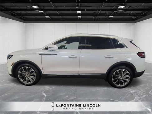 Used 2022 Lincoln Nautilus Reserve w/ Equipment Group 201A image 2