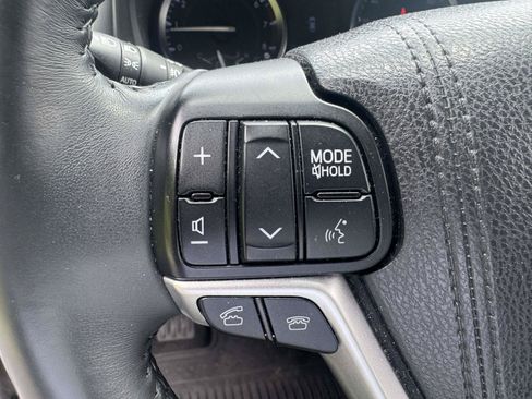 Used 2016 Toyota Highlander Plus AWD/4WD image 21