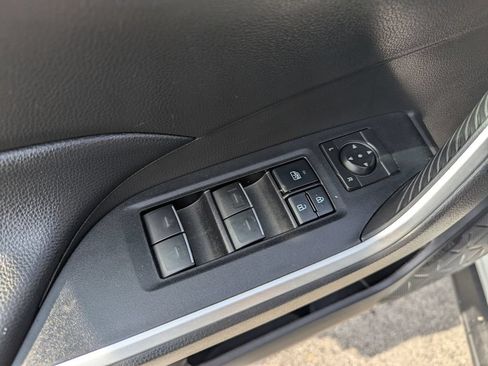 Used 2022 Toyota RAV4 XLE w/ Convenience Package FWD image 14