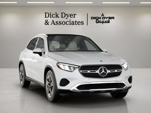 Used 2026 Mercedes-Benz GLC 300 image 4