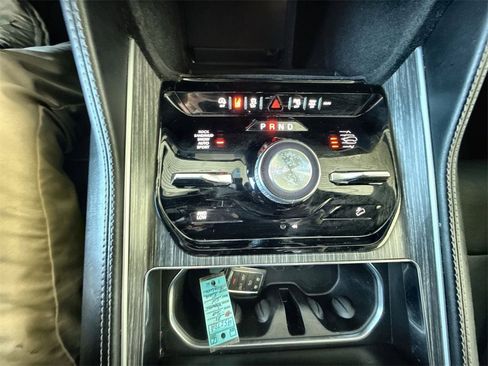 Used 2023 Jeep Wagoneer L Series III w/ Preferred Equipment Group image 15