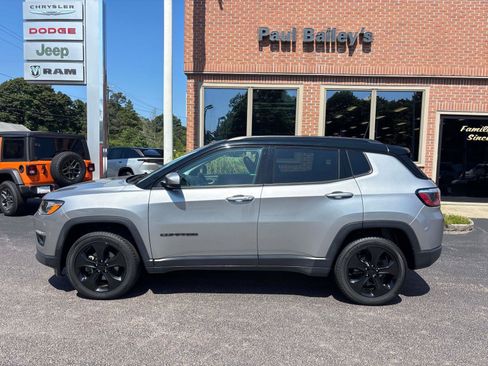 Used 2020 Jeep Compass Latitude image 3