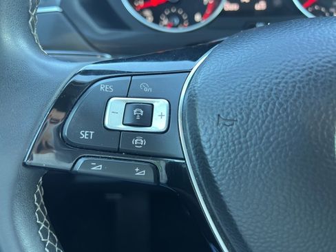 Used 2021 Volkswagen Tiguan SE image 27